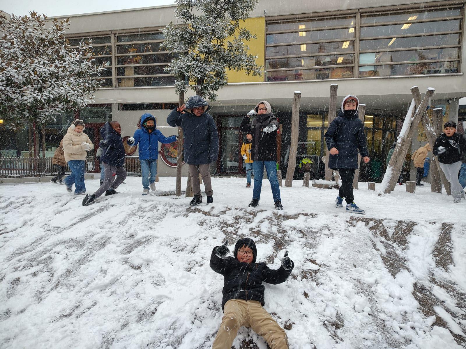 Speelse illustratie van kinderen